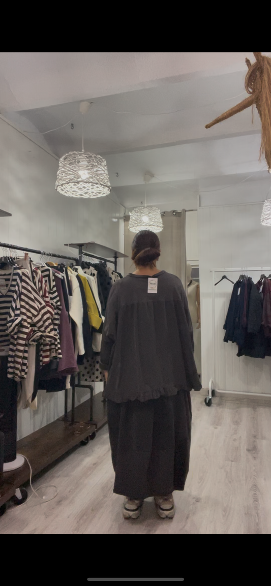 Camiseta Aichi oversize chocolate