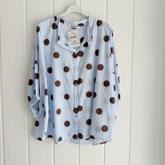 Blusa Marisa topos cielo