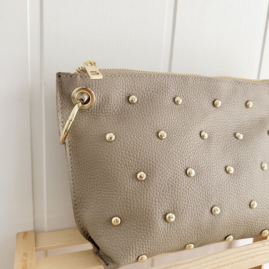 Bolso Piel Bandolera Tachitas taupe
