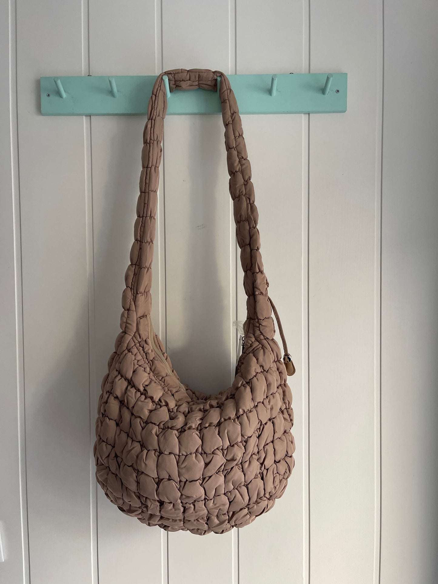 Bolso Maxi Scrunch beige - asa convertible fruncida