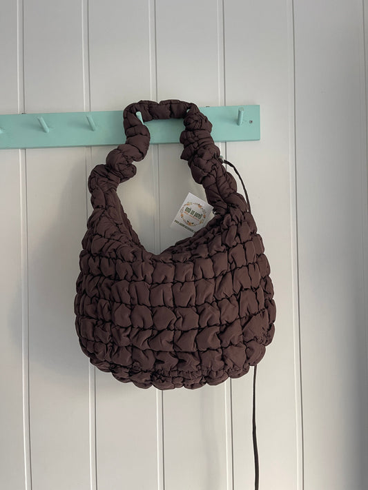 Bolso Maxi Scrunch chocolate - asa convertible fruncida