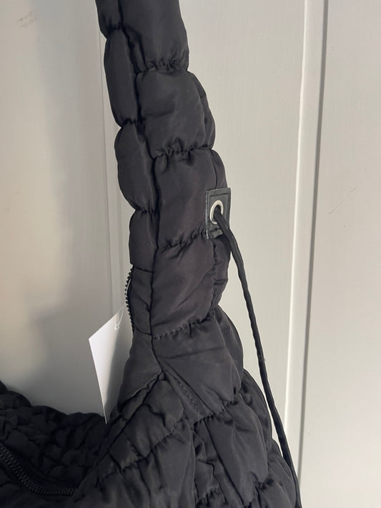 Bolso Maxi Scrunch negro - asa convertible fruncida