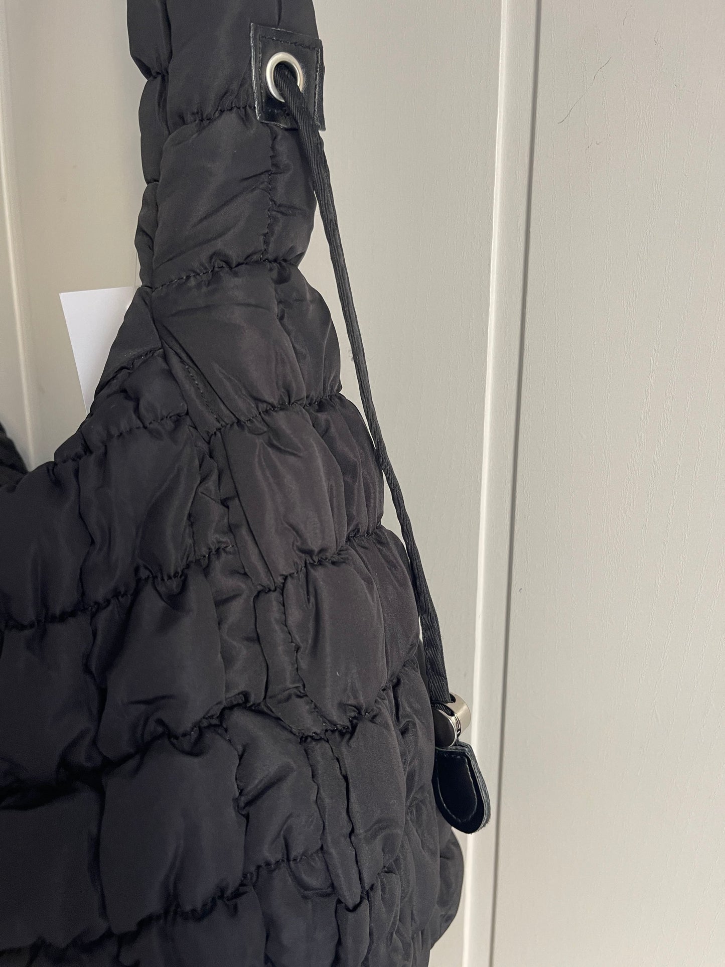 Bolso Maxi Scrunch negro - asa convertible fruncida