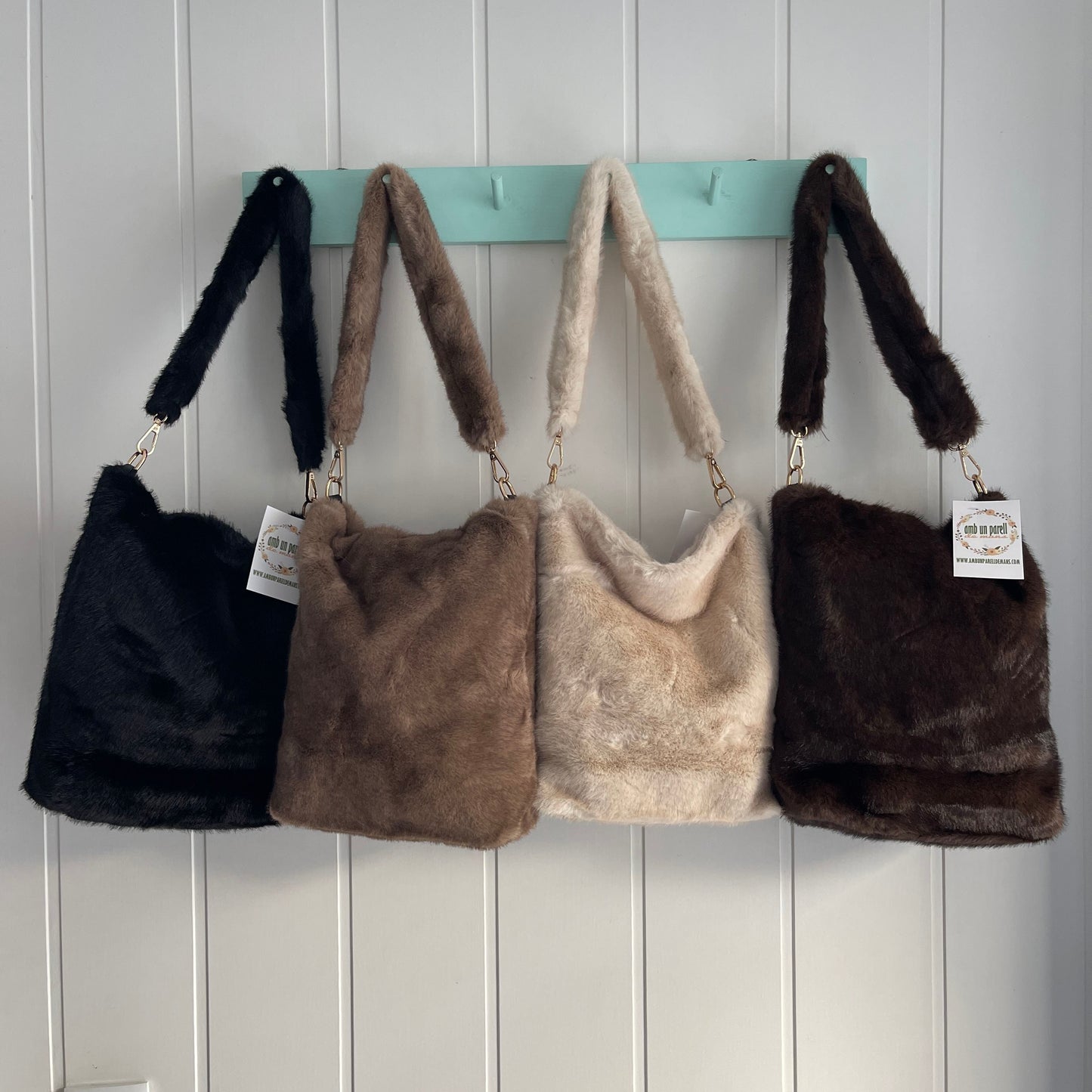 Bolso Fluffy Cube negro