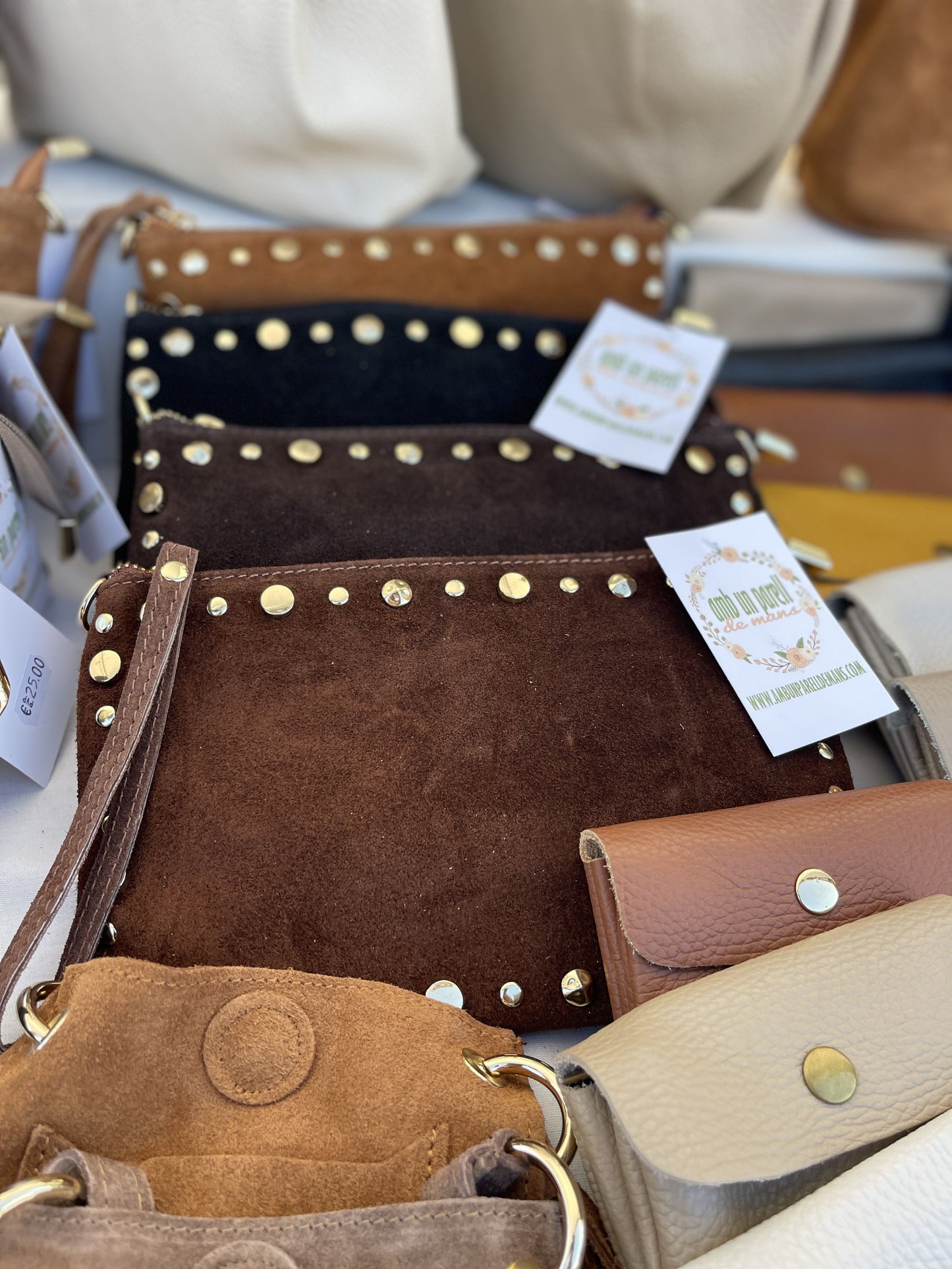 Bolso de mano y bandolera Tachas piel marrón