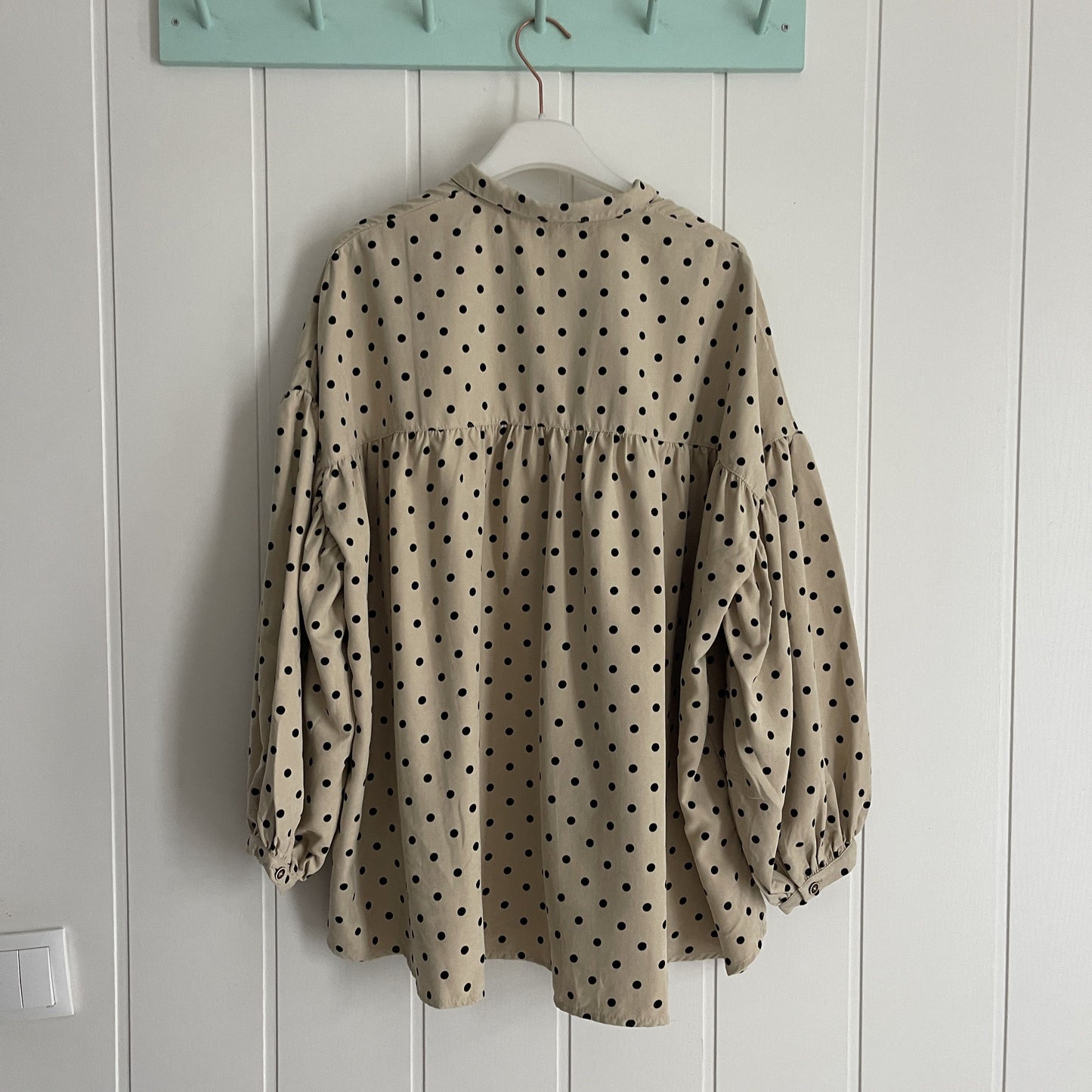 Camisa Mila topos beige