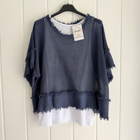 Camiseta Rejilla doble marino · incluye básica tirantes blanca