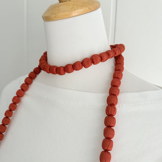 Maxi collar bolas seda caldera