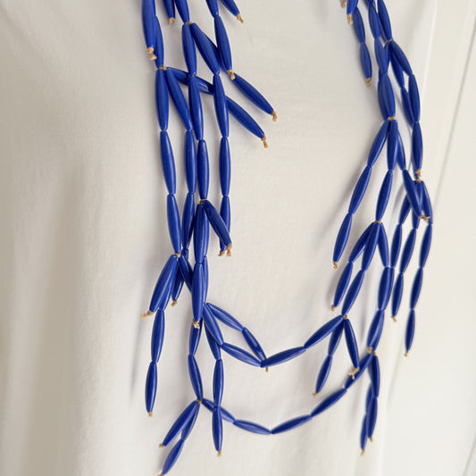 Collar Cascada azul klein