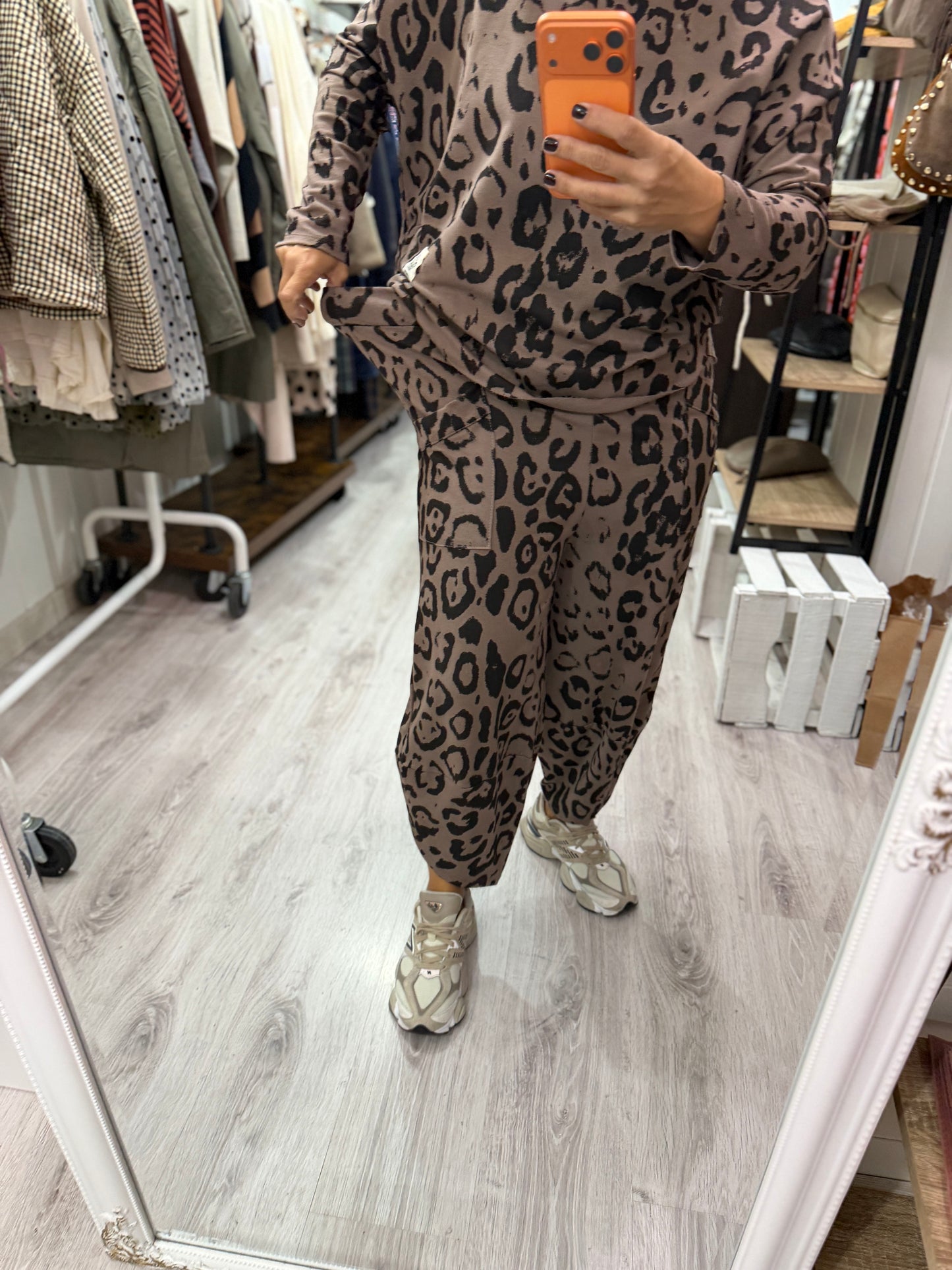 Conjunto Animal print oversize taupe