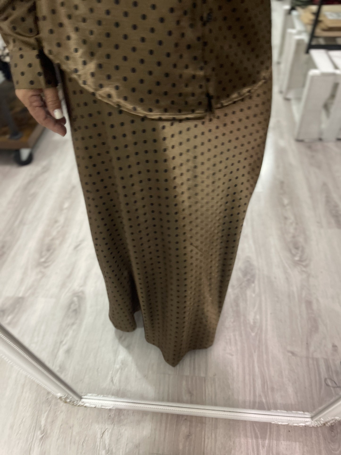 Conjunto Topitos satinado camisa y falda