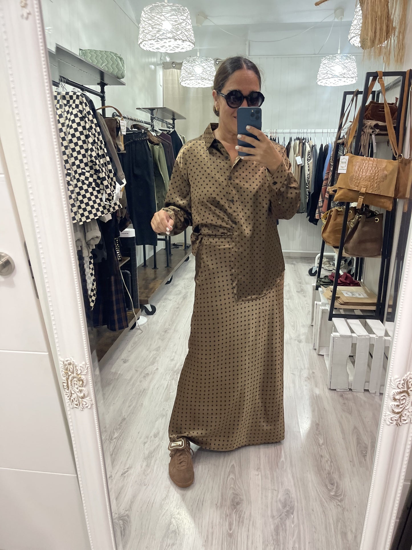 Conjunto Topitos satinado camisa y falda