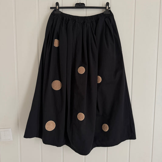 Falda Eirin negro topos camel