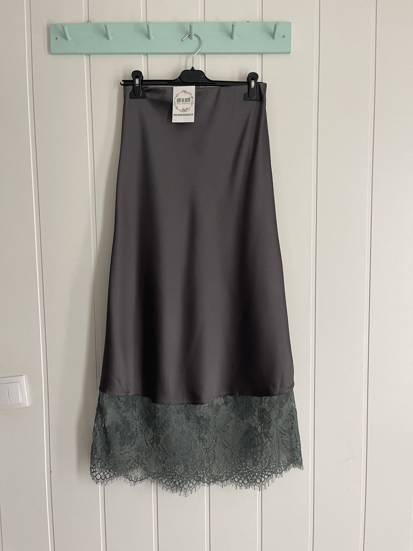 Falda Raso bajo lencero gris