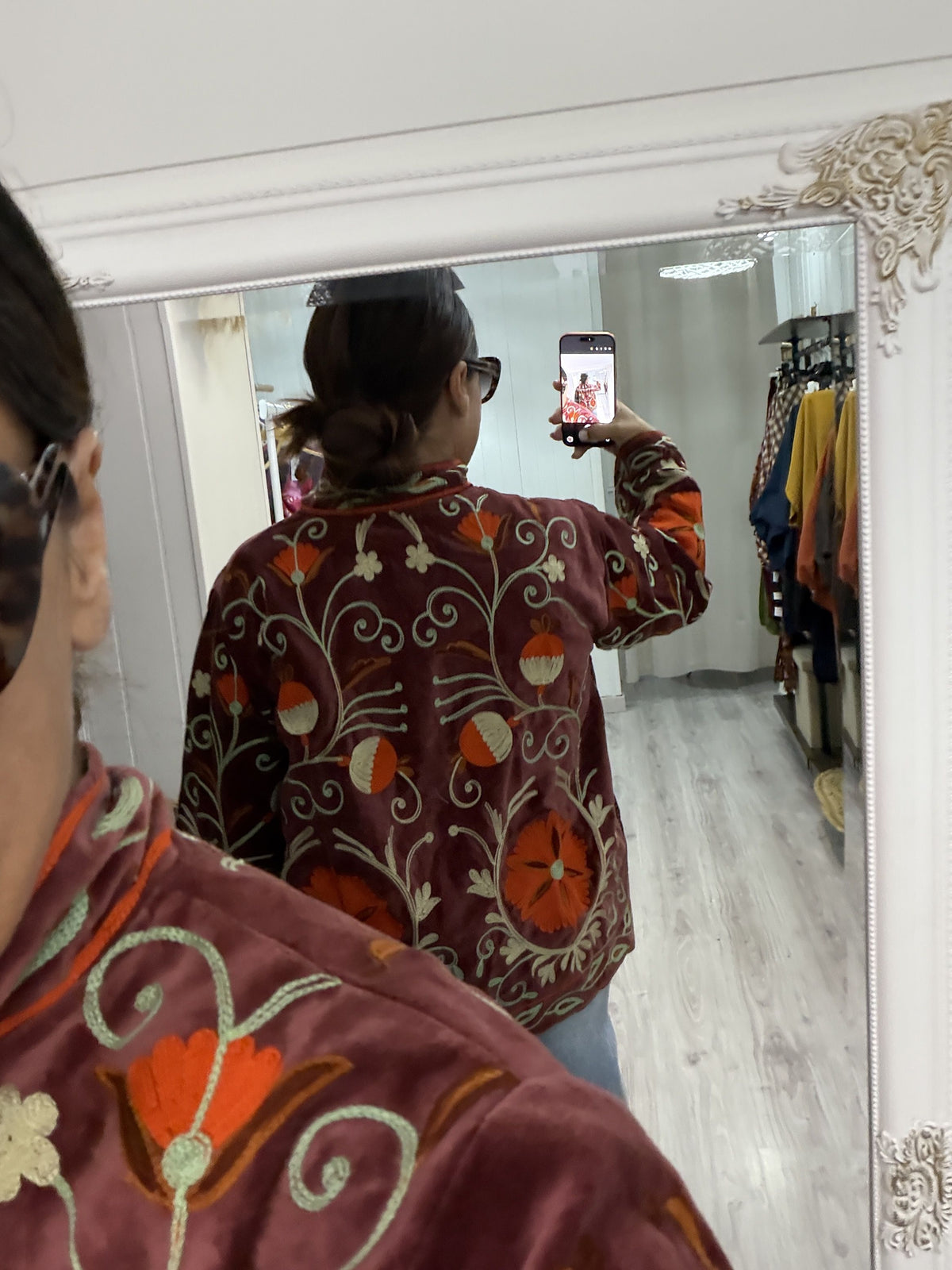 Chaqueta Suzani terciopelo bordada burdeos y teja