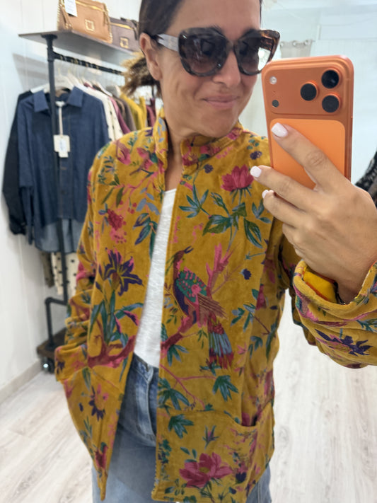 Chaqueta Suzani terciopelo estampado paraíso mostaza