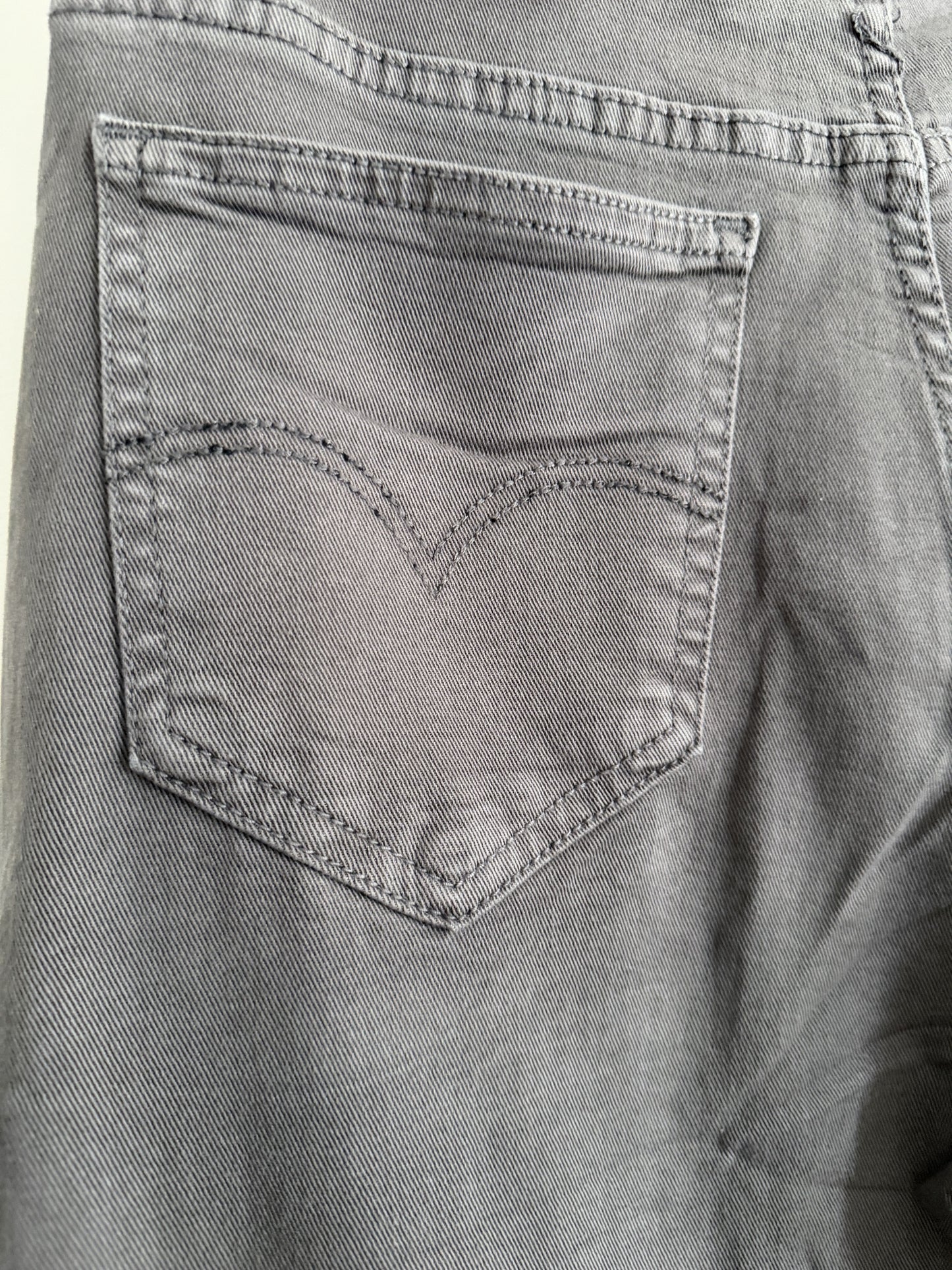 Pantalón Mom Fit talla grande gris