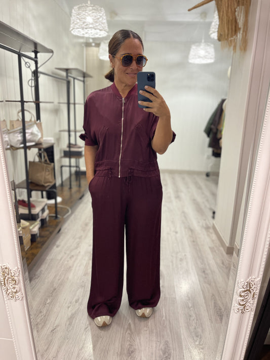 Conjunto Raso burdeos