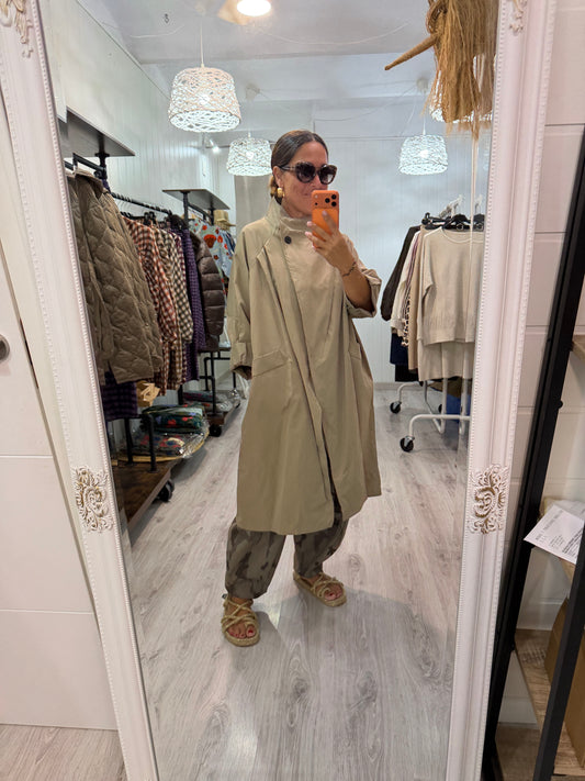 Gabardina Kokoro oversize camel