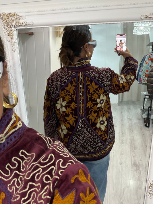 Chaqueta Suzani terciopelo berenjena, camel y beige