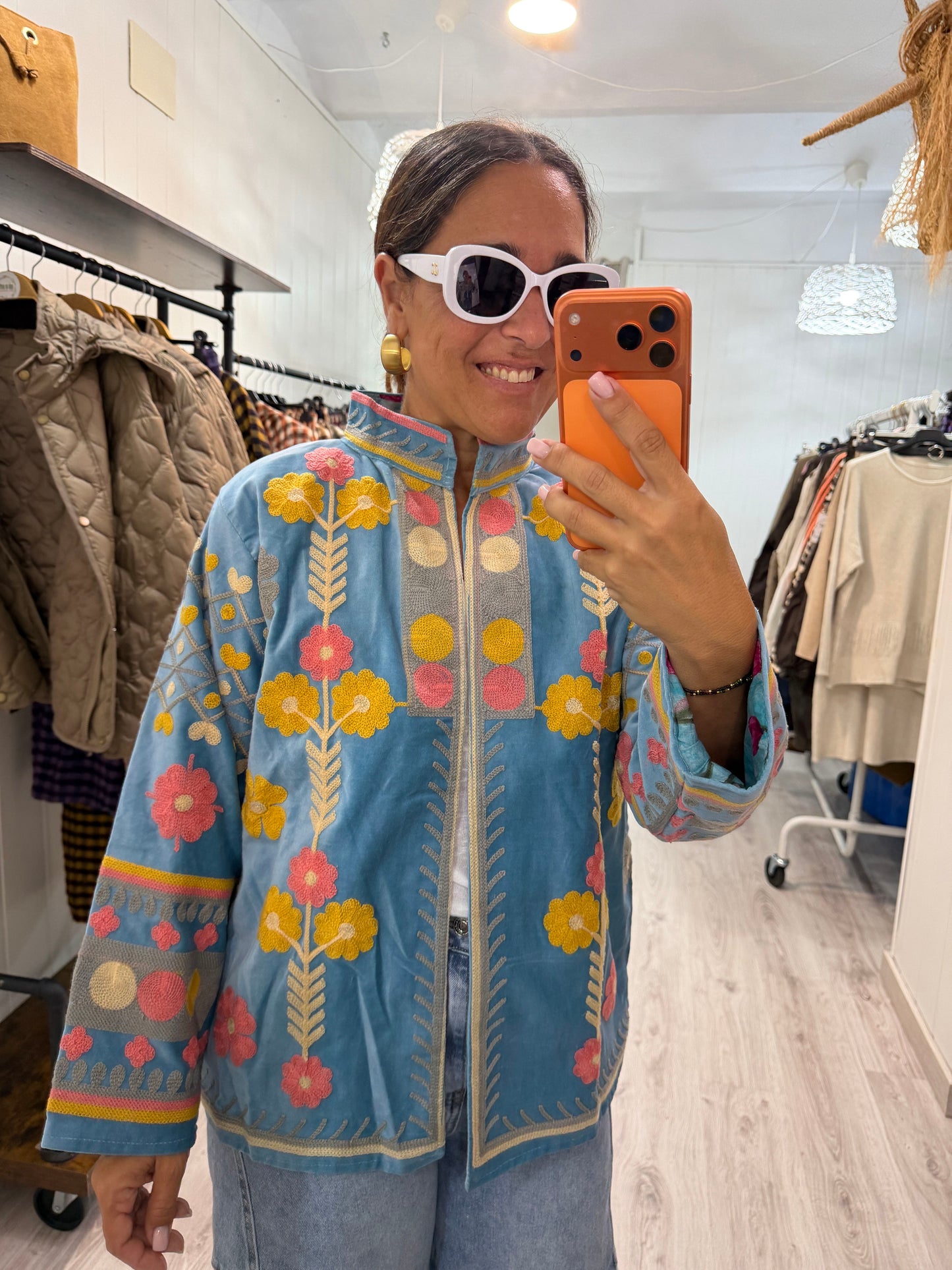 Chaqueta Suzani terciopelo azul cielo, rosa y mostaza