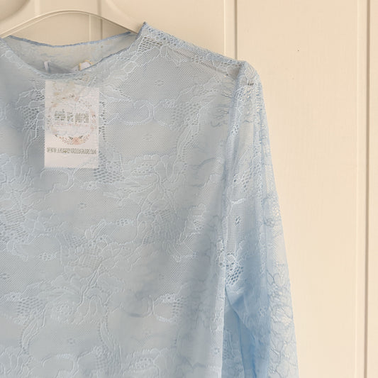 Camiseta Blonda azul cielo