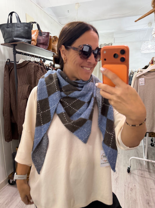 Bandana Copenhague punto suave rombos chocolate y jeans