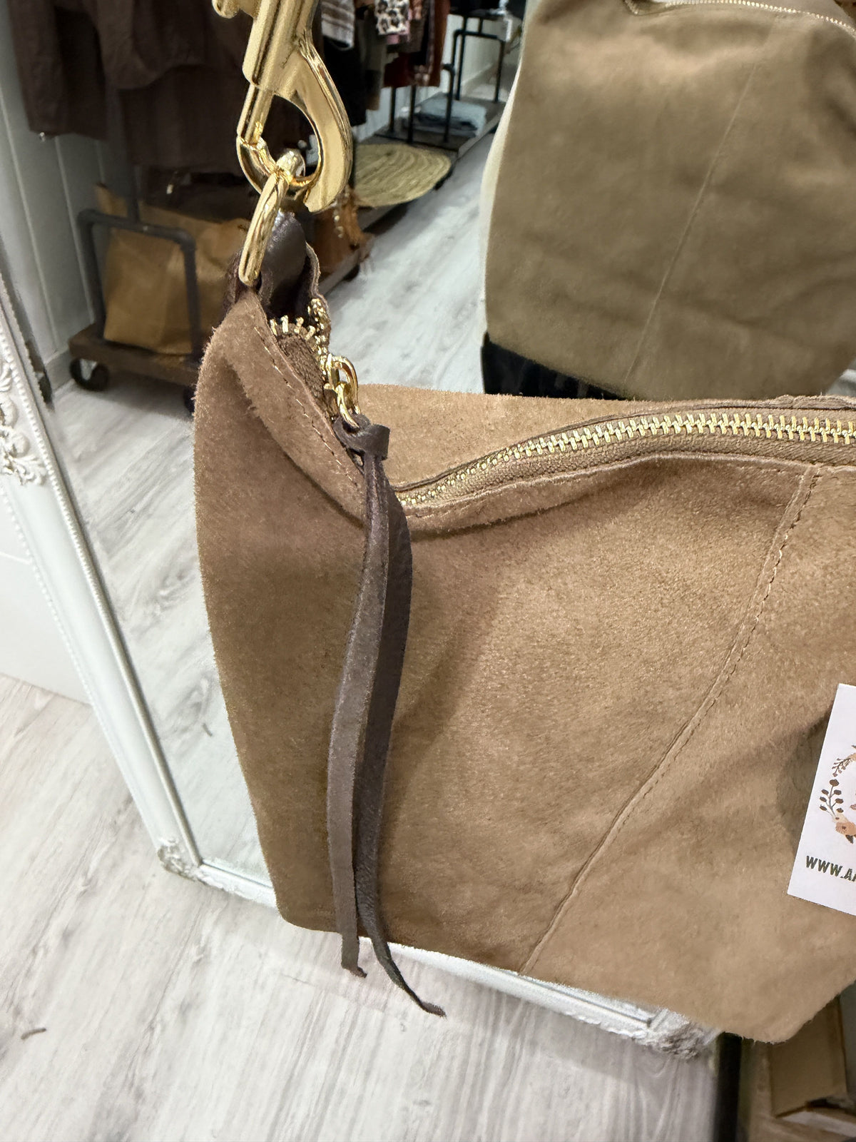 Bolso Fleco cuero y ante beige · incluye asa bandolera