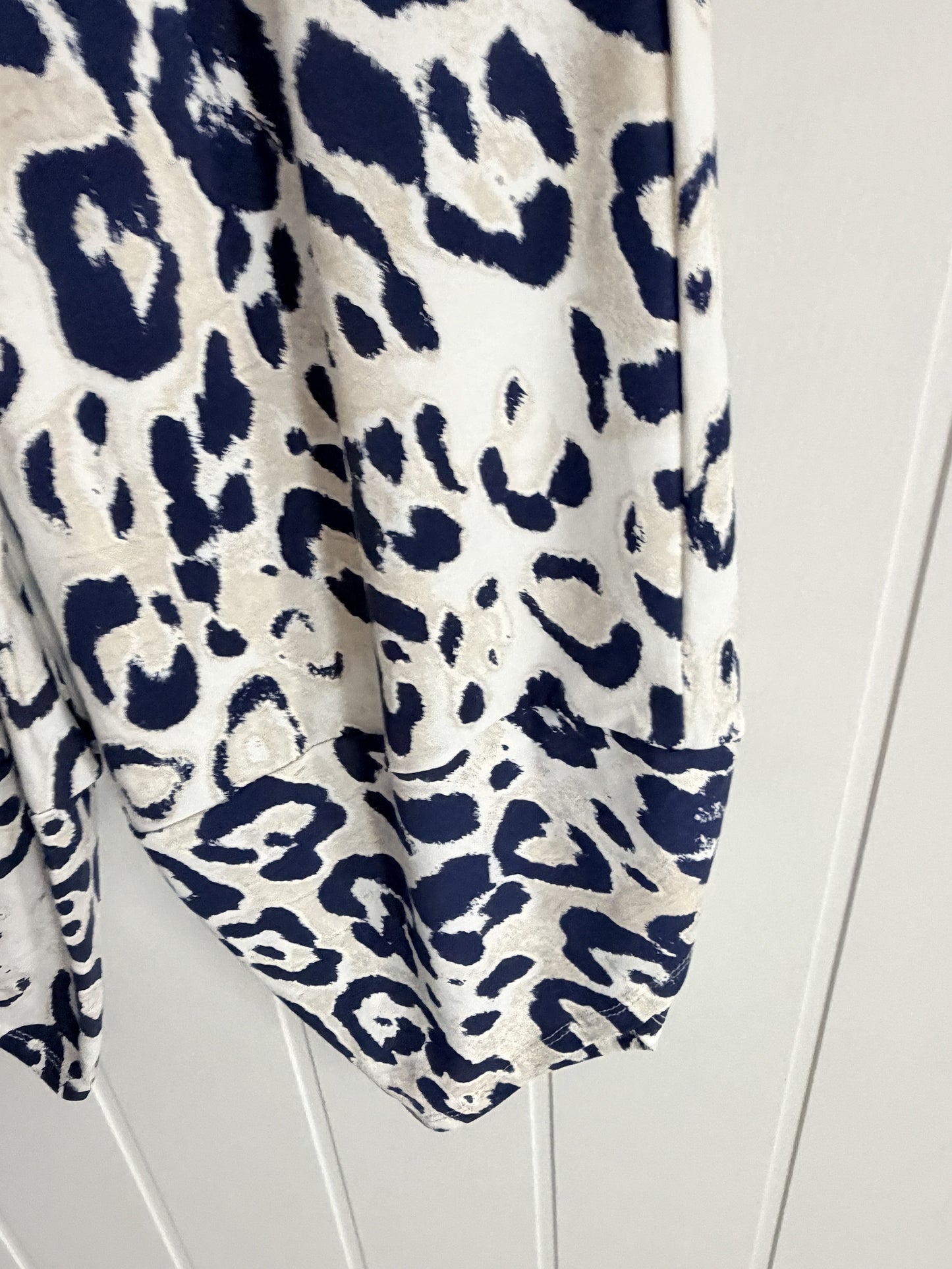 Conjunto Jogger animal print azul marino