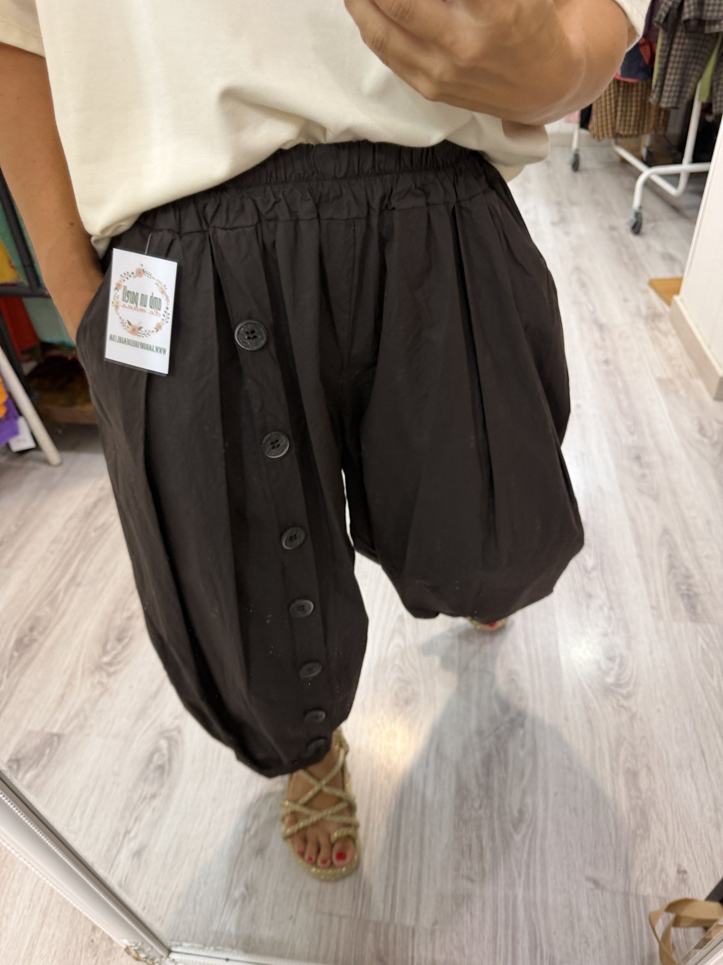 Pantalón Heiko botones chocolate