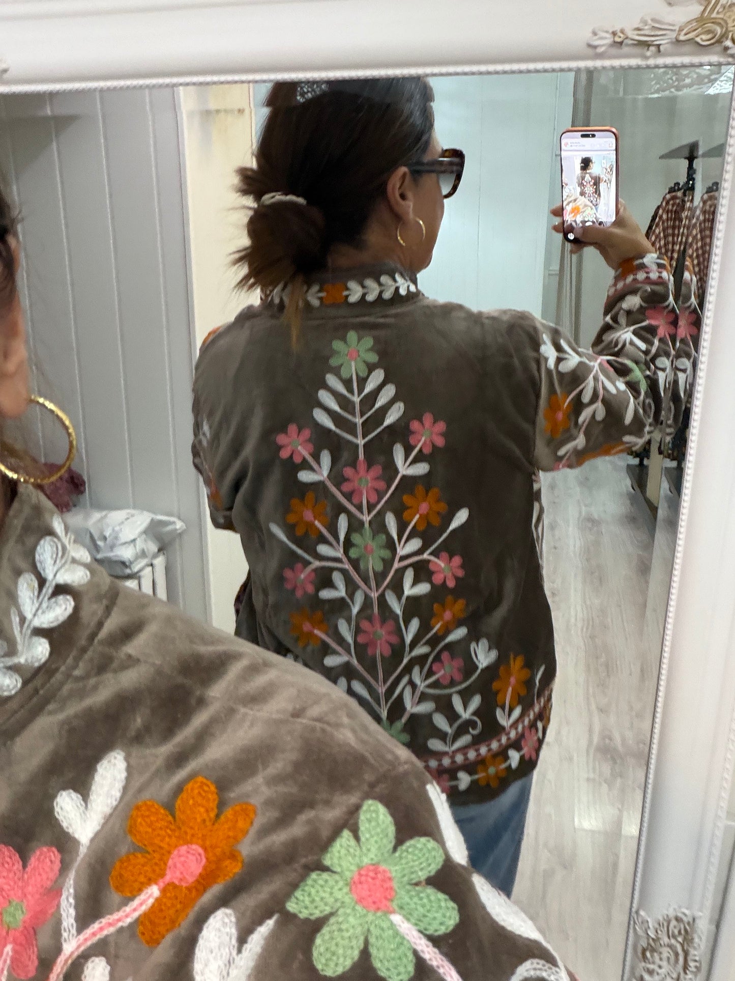 Chaqueta Suzani terciopelo taupe, rosa, verde y teja