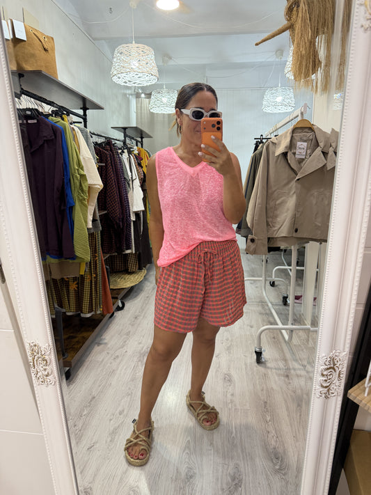 Short efecto falda vichy fluor coral y taupe