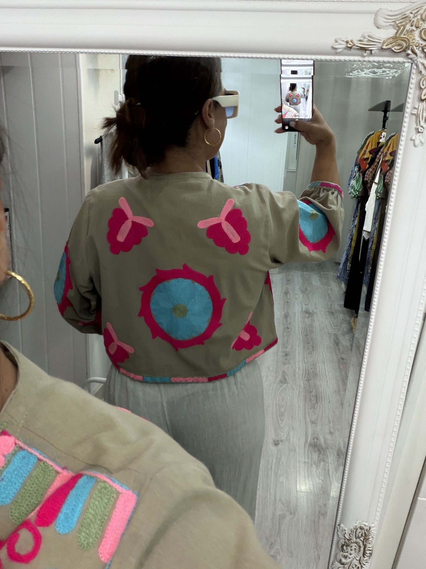 Chaqueta Boho bordada camelia beige