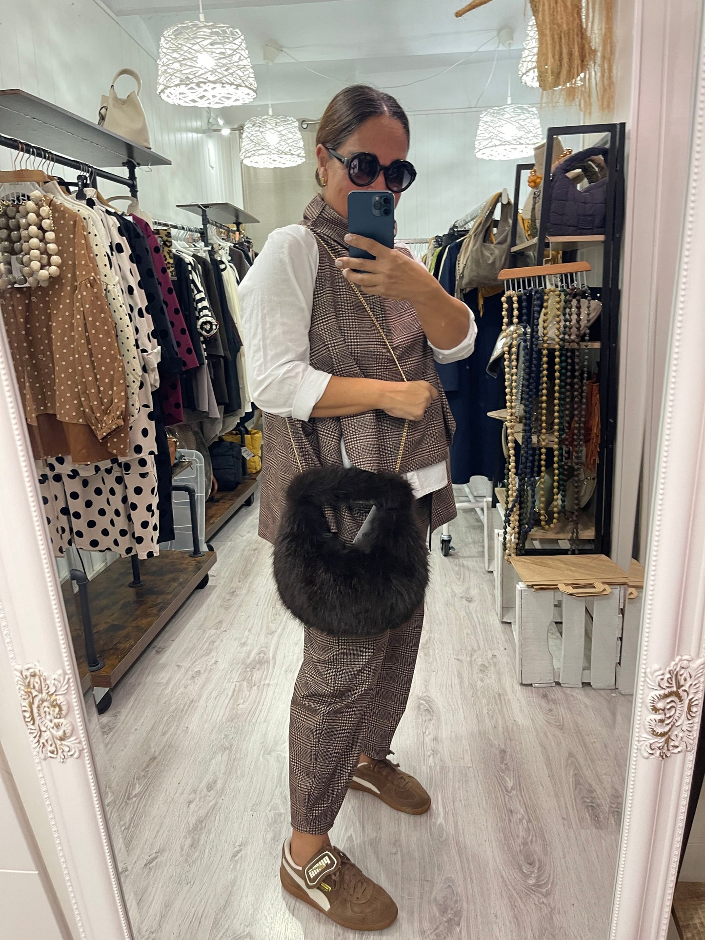 Bolso Fluffy mini chocolate - con cadena bandolera