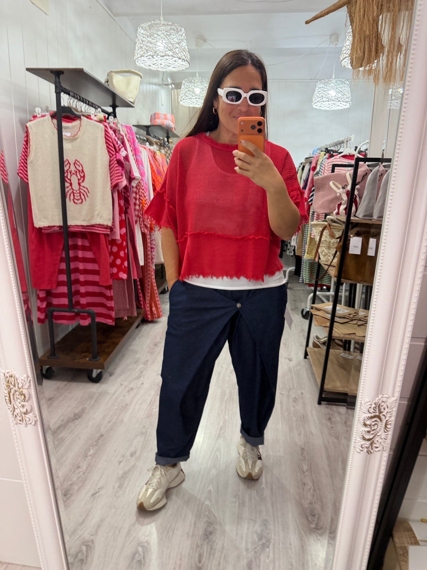 Camiseta Rejilla doble rojo · incluye básica tirantes blanca