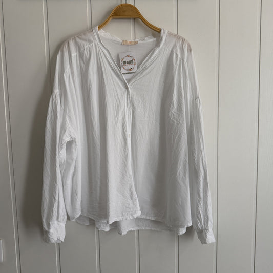 Blusón oversize cuello pico blanco
