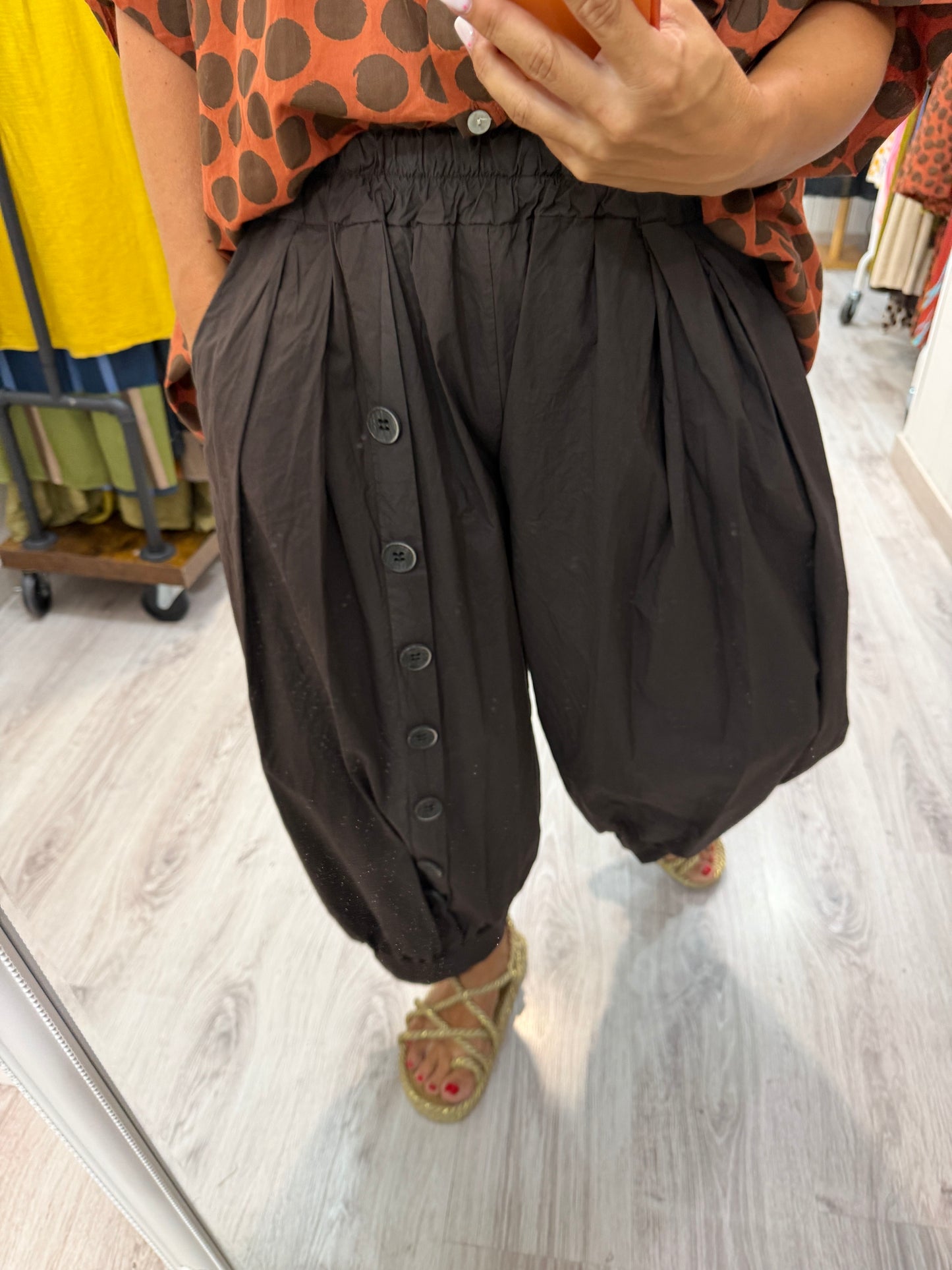 Pantalón Heiko botones chocolate