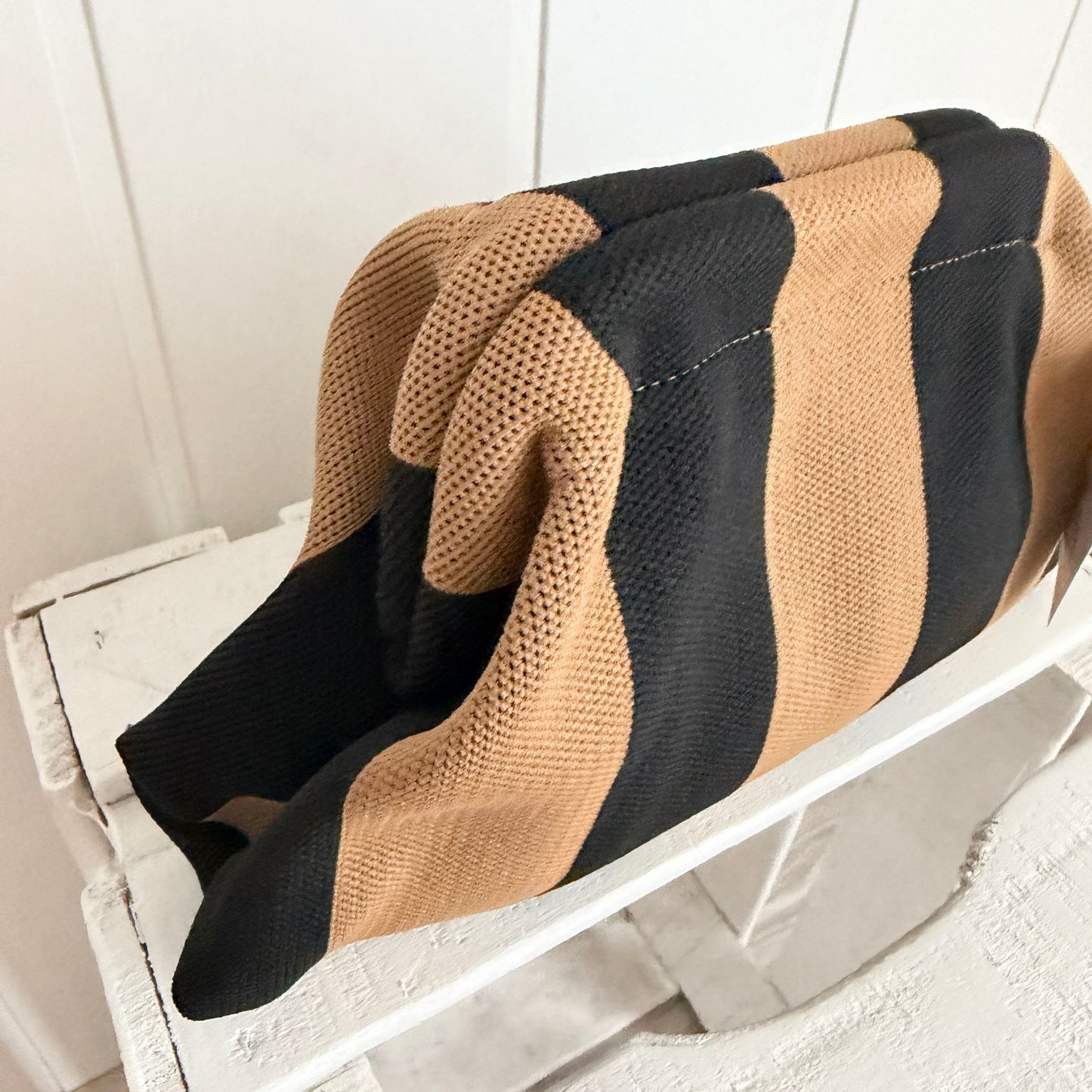 Bolso mano y bandolera Rayas camel y negro