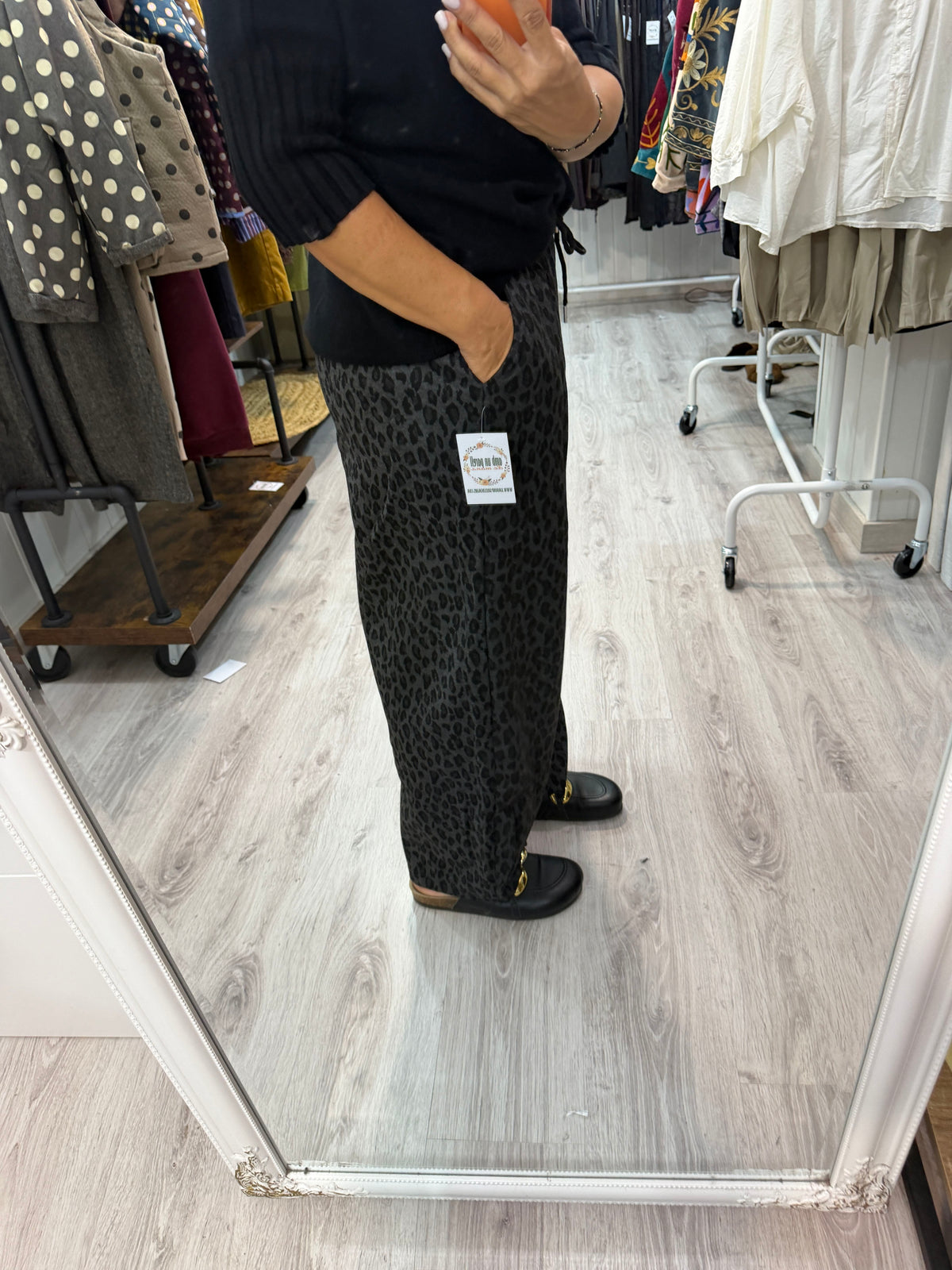 Pantalón Winter barrel animal print gris claro