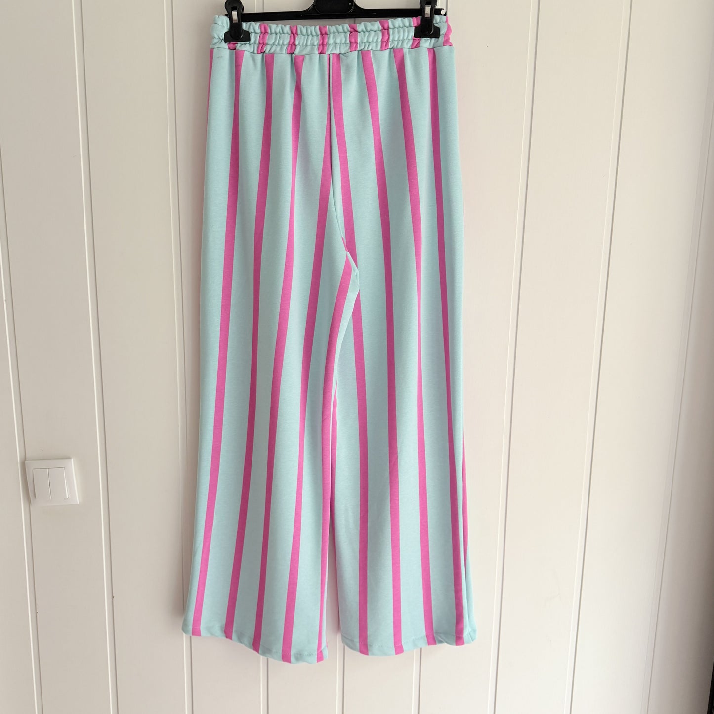 Pantalón Katia rayas contrastes turquesa y fucsia