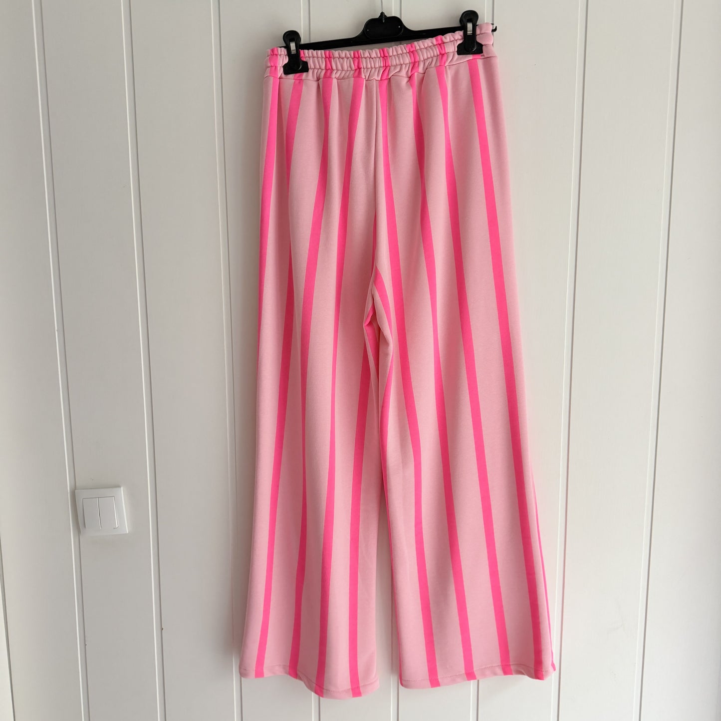 Pantalón Katia rayas contrastes rosa y fucsia