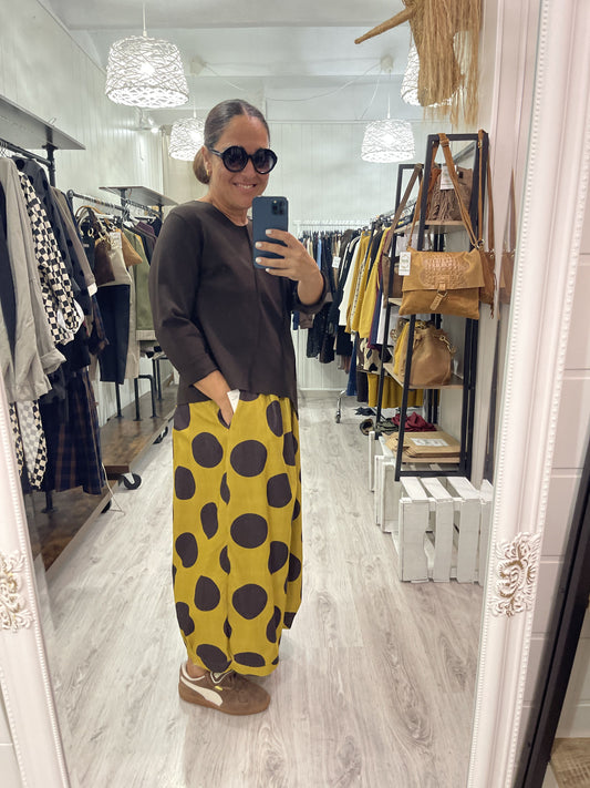 Pantalón Keiko micropana mostaza y chocolate