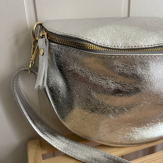 Riñonera bandolera 100% piel plateado - GRANDE
