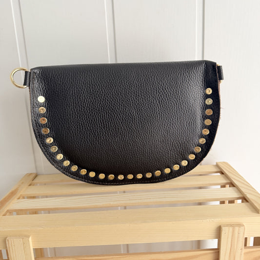 Riñonera piel tachas chocolate