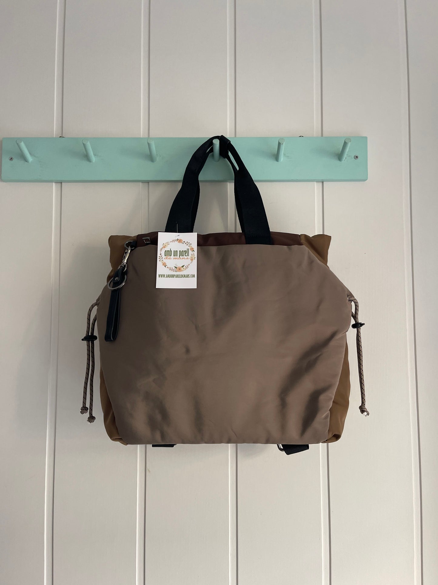 Bolso 3 en 1 café : de mano-mochila-bandolera