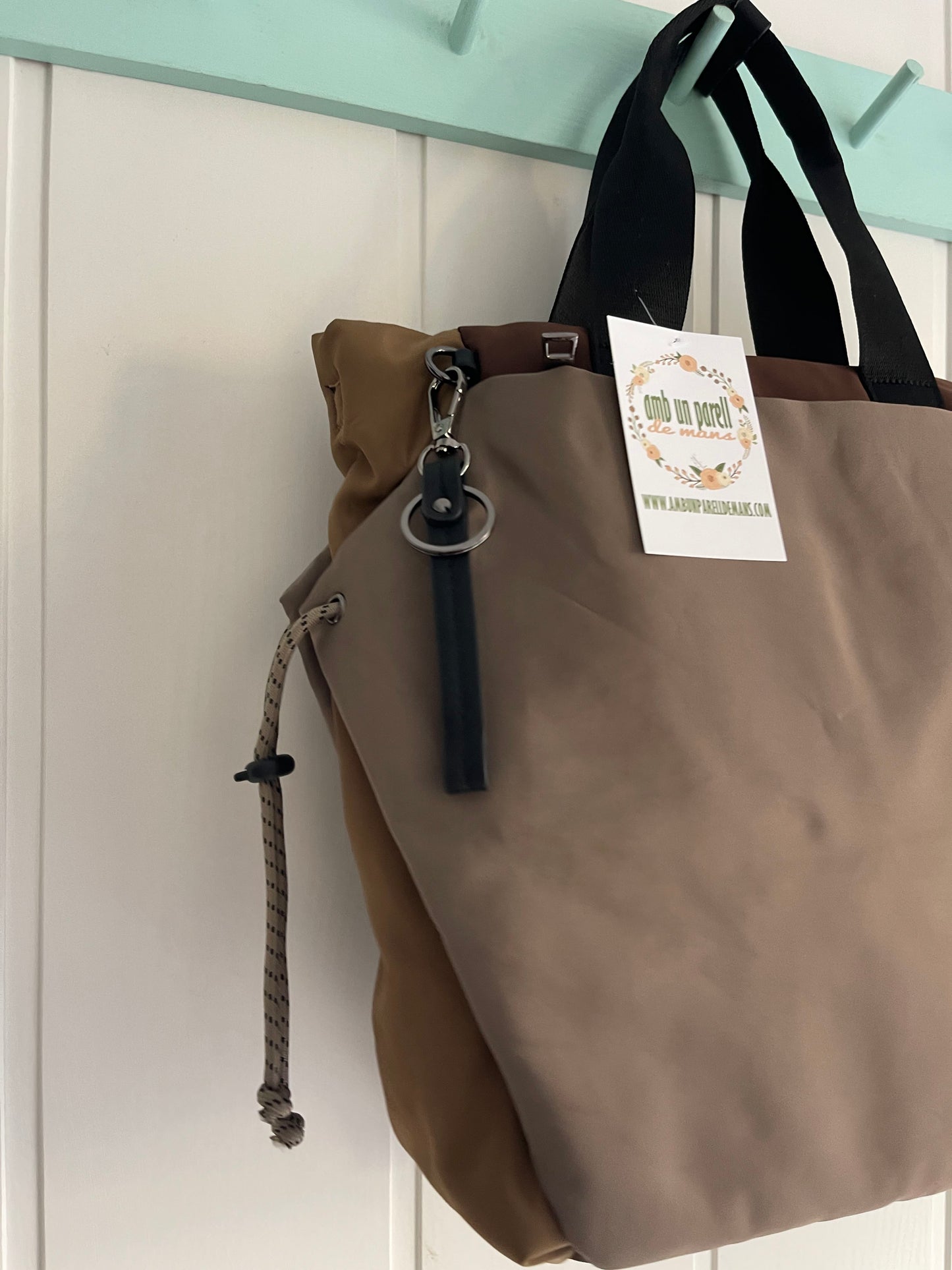 Bolso 3 en 1 café : de mano-mochila-bandolera