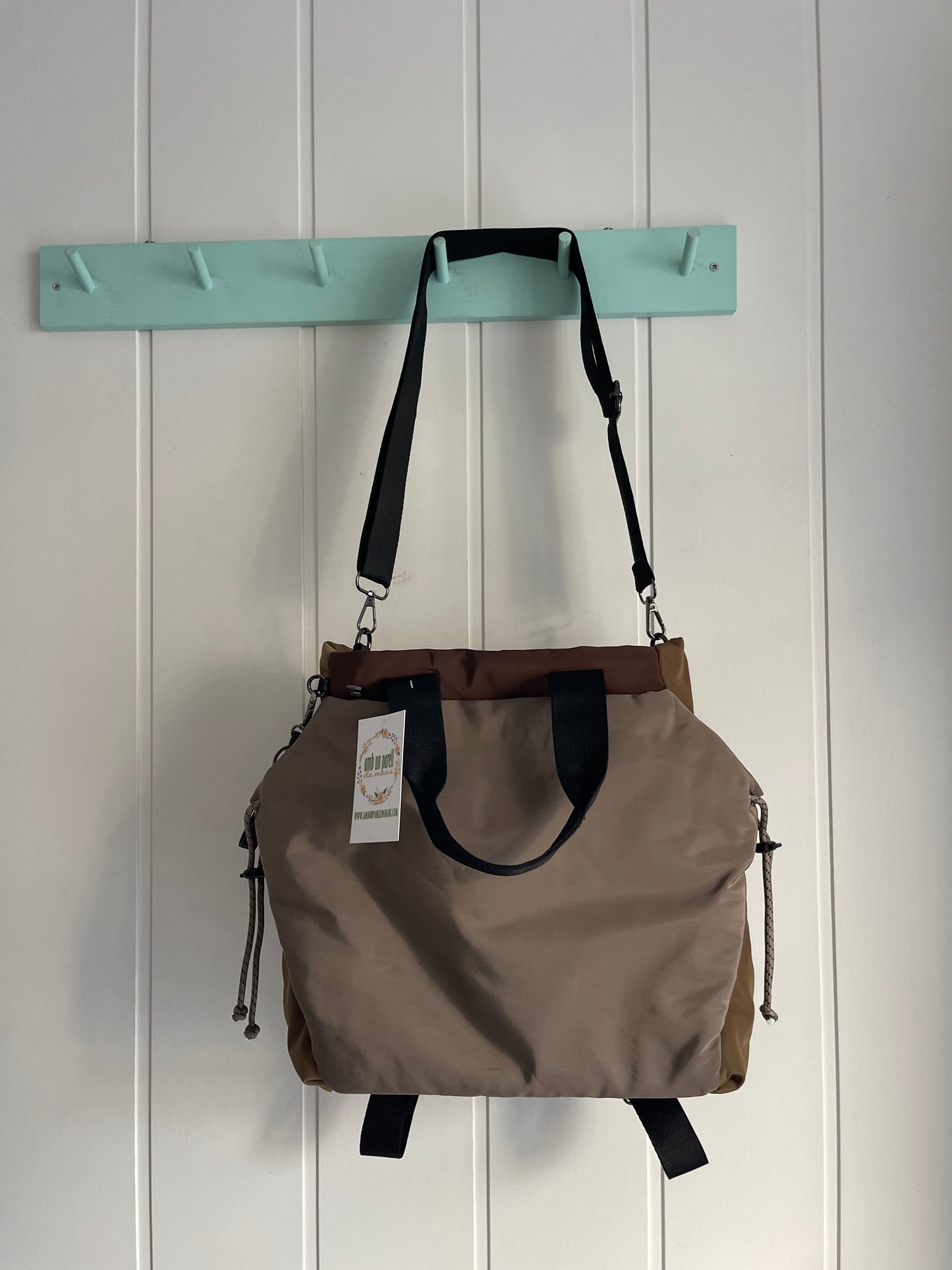 Bolso 3 en 1 café : de mano-mochila-bandolera