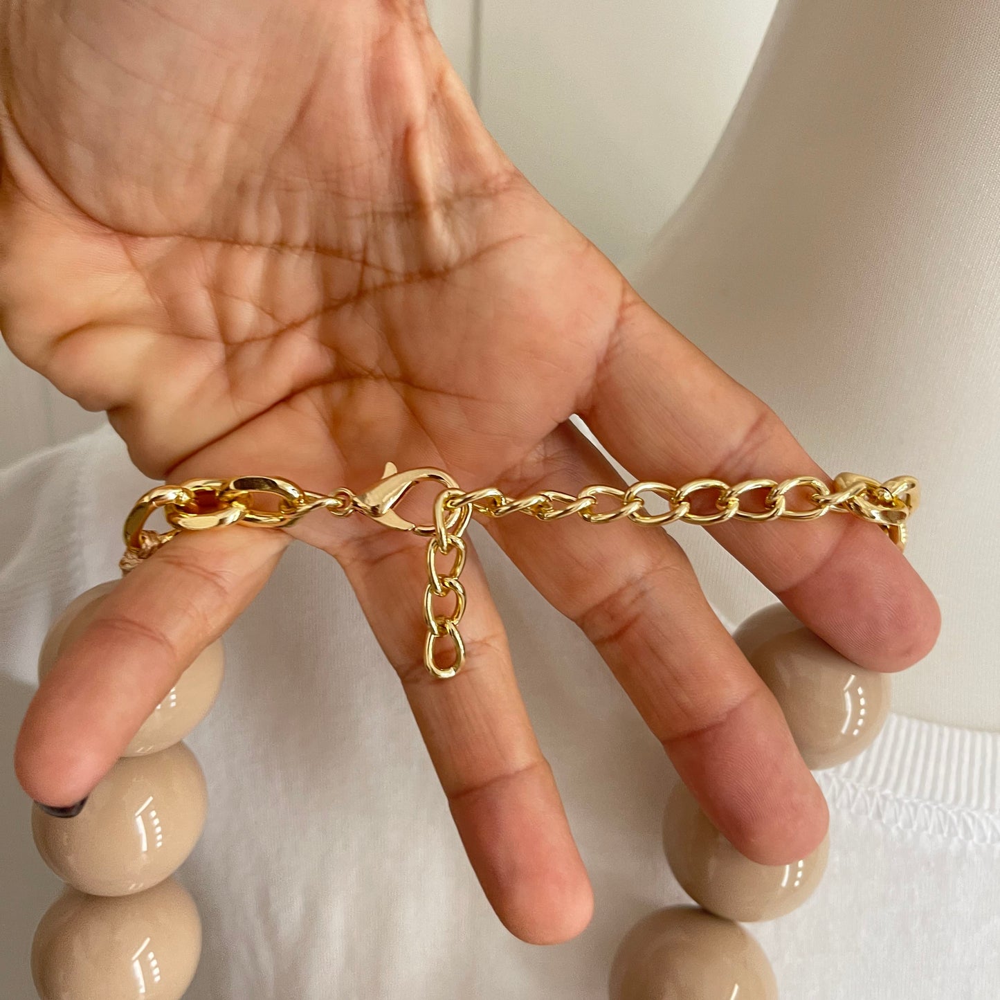 Collar Bolas beige