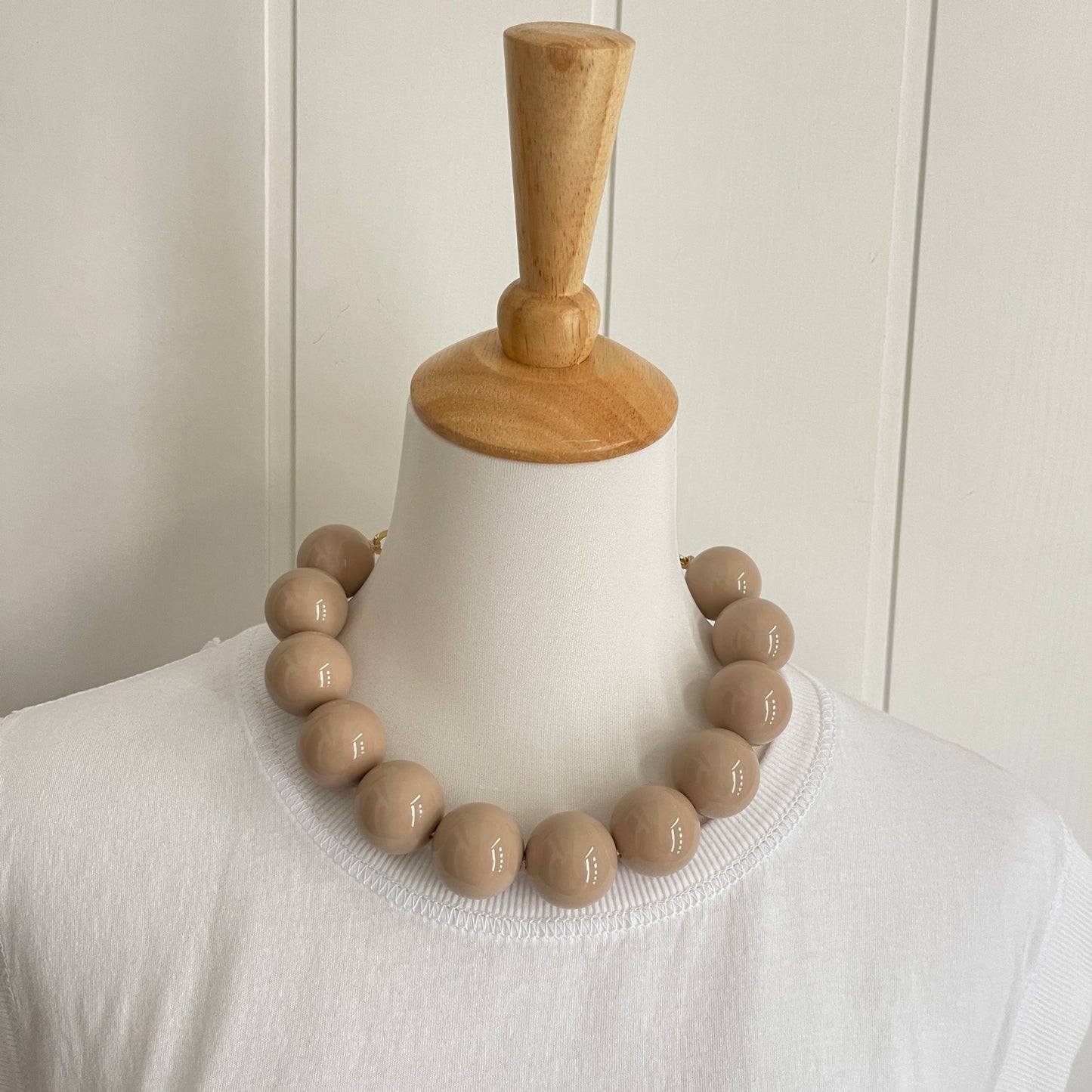 Collar Bolas beige