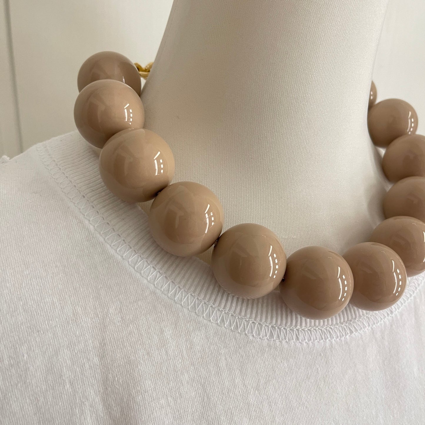 Collar Bolas beige